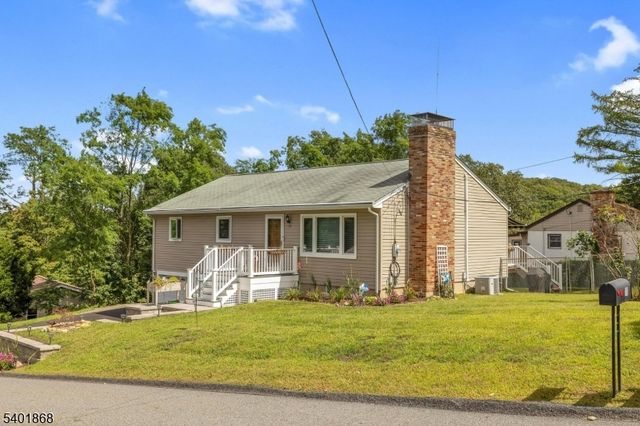 17 Center St, Hopatcong Boro, NJ 07874