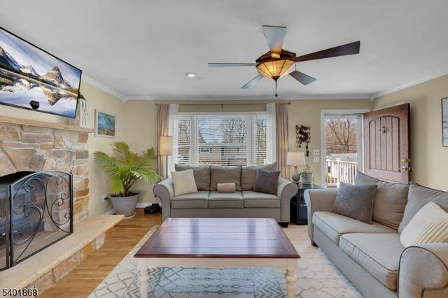 17 Center St, Hopatcong Boro, NJ 07874