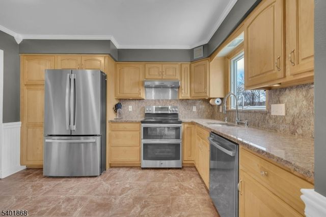 17 Center St, Hopatcong Boro, NJ 07874