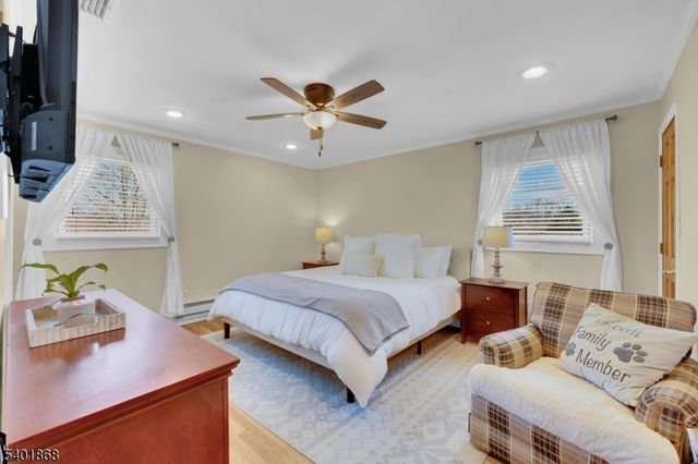 17 Center St, Hopatcong Boro, NJ 07874