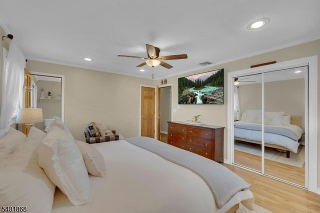 17 Center St, Hopatcong Boro, NJ 07874