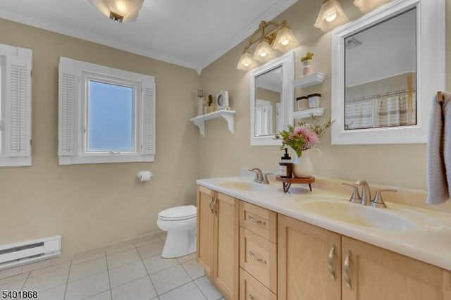 17 Center St, Hopatcong Boro, NJ 07874