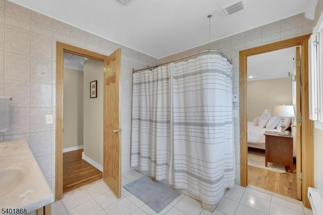 17 Center St, Hopatcong Boro, NJ 07874