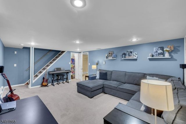 17 Center St, Hopatcong Boro, NJ 07874