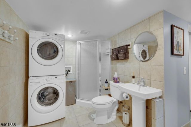 17 Center St, Hopatcong Boro, NJ 07874