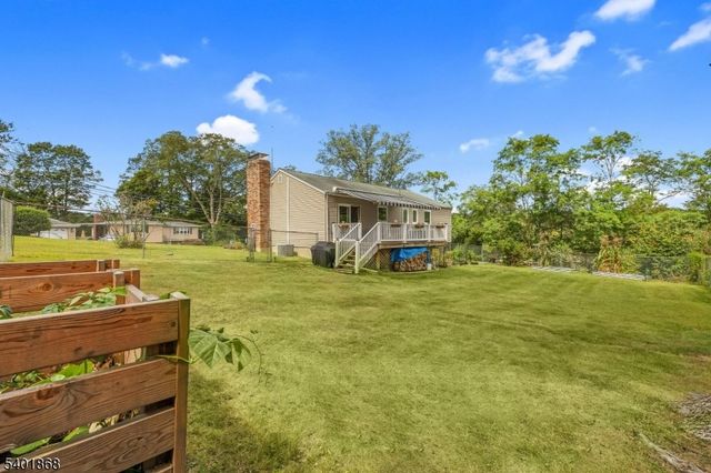 17 Center St, Hopatcong Boro, NJ 07874