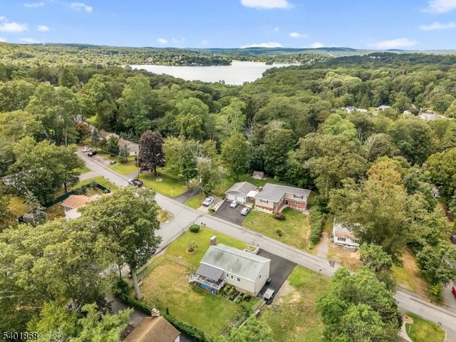 17 Center St, Hopatcong Boro, NJ 07874