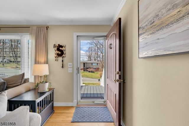 17 Center St, Hopatcong Boro, NJ 07874