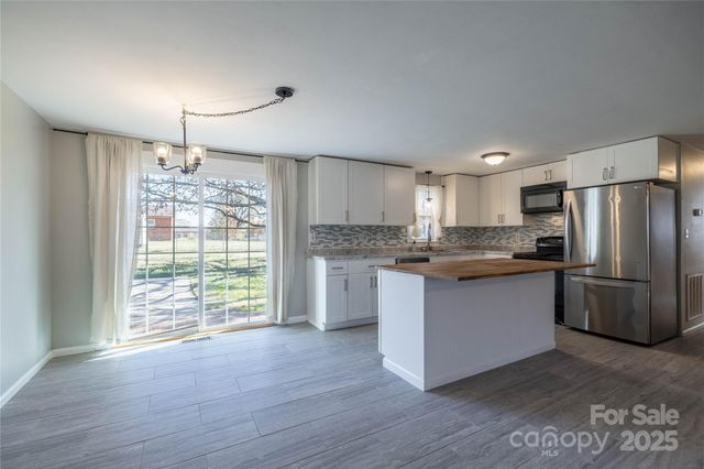 1046 22nd Street NE, Hickory, NC 28601