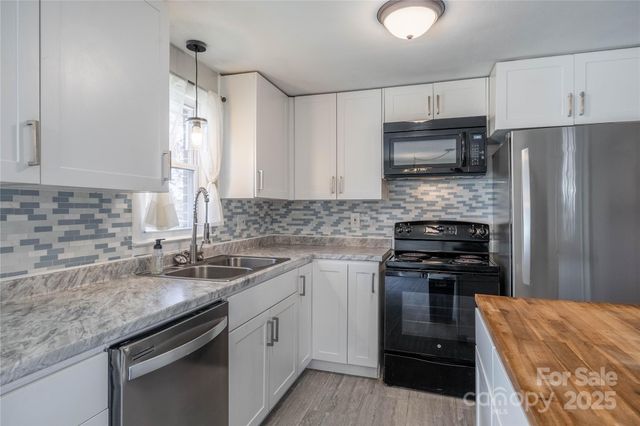 1046 22nd Street NE, Hickory, NC 28601