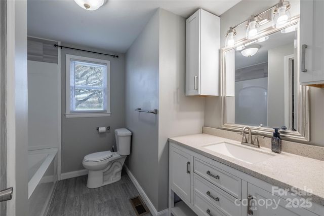 1046 22nd Street NE, Hickory, NC 28601