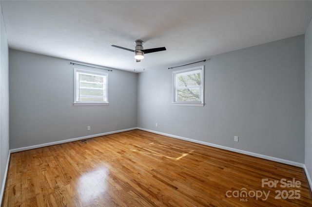 1046 22nd Street NE, Hickory, NC 28601