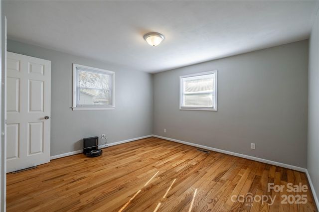 1046 22nd Street NE, Hickory, NC 28601