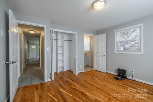 1046 22nd Street NE, Hickory, NC 28601