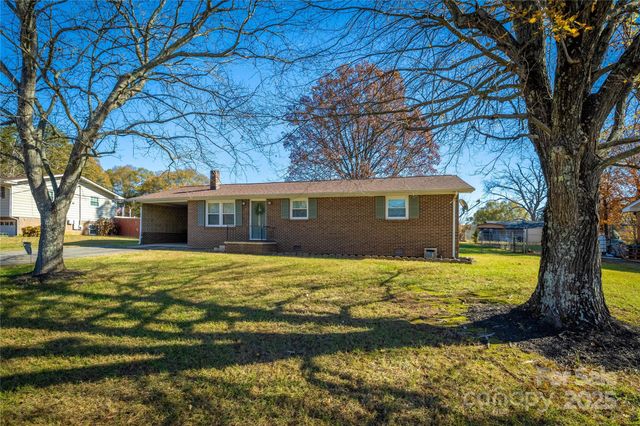 1046 22nd Street NE, Hickory, NC 28601