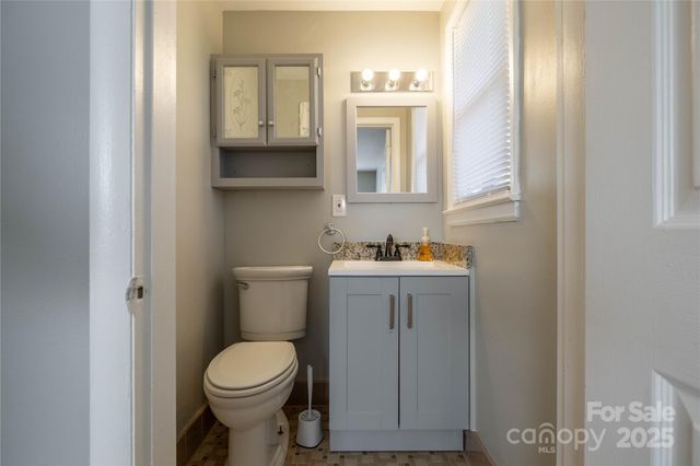 1046 22nd Street NE, Hickory, NC 28601