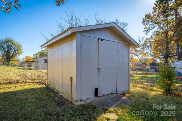 1046 22nd Street NE, Hickory, NC 28601