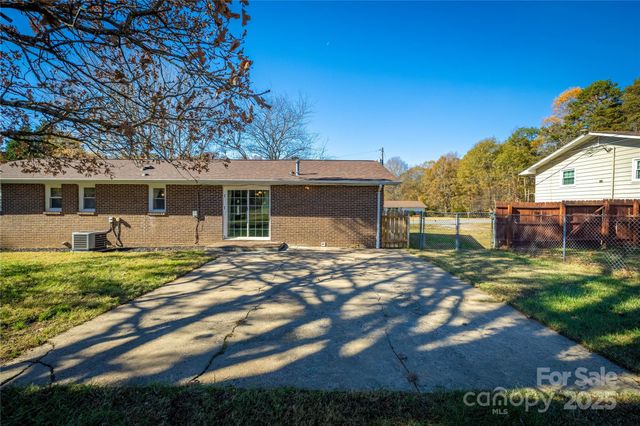 1046 22nd Street NE, Hickory, NC 28601