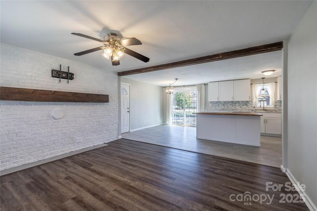 1046 22nd Street NE, Hickory, NC 28601