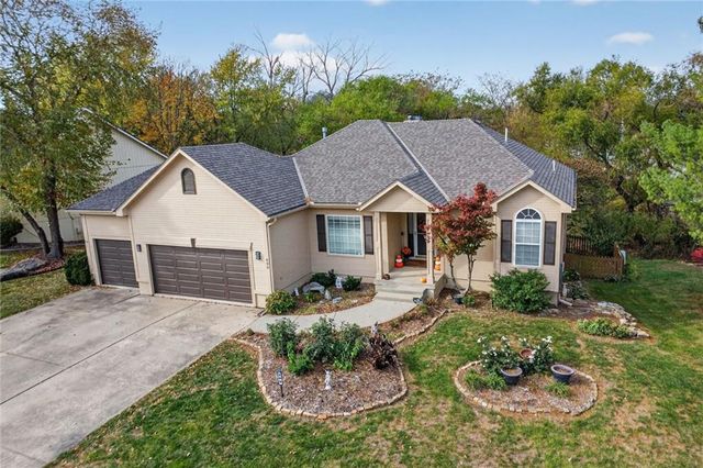 600 S Fox Ridge Drive, Raymore, MO 64083