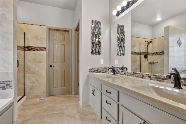 600 S Fox Ridge Drive, Raymore, MO 64083