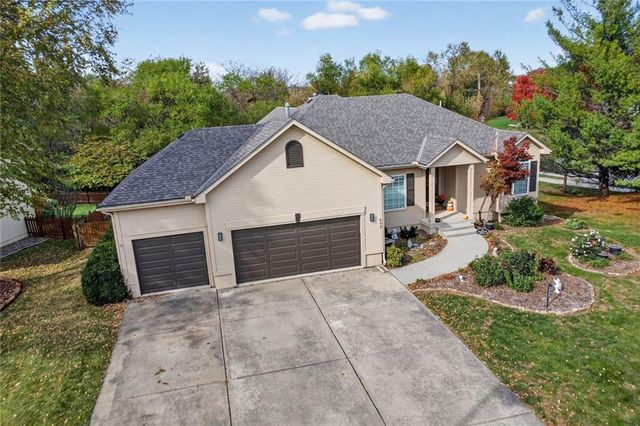 600 S Fox Ridge Drive, Raymore, MO 64083