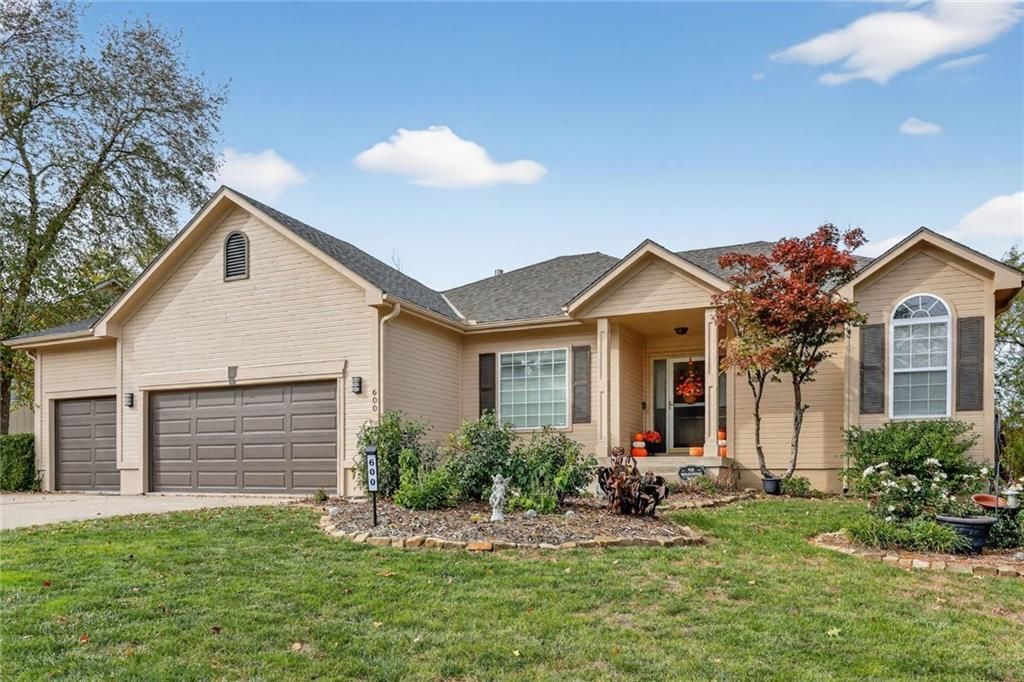 600 S Fox Ridge Drive, Raymore, MO 64083