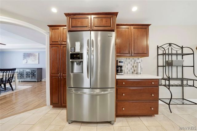 80 6th Avenue, Lancaster, NY 14086