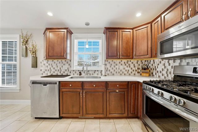 80 6th Avenue, Lancaster, NY 14086