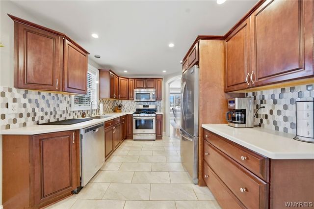 80 6th Avenue, Lancaster, NY 14086