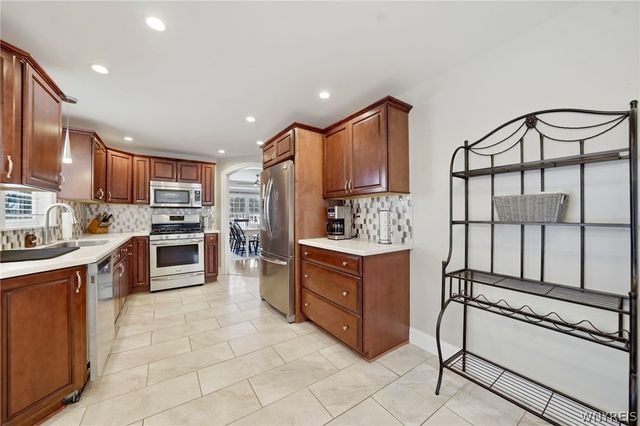 80 6th Avenue, Lancaster, NY 14086