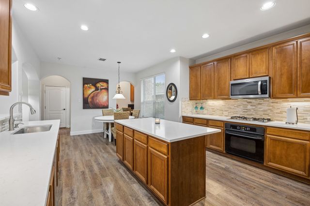 8690 Kennsington Street, Frisco, TX 75036