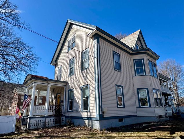 35 School Street, Rockingham, VT 05101