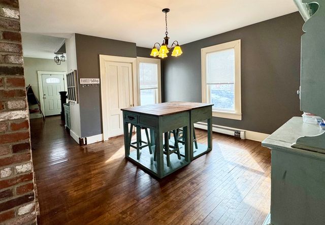 35 School Street, Rockingham, VT 05101