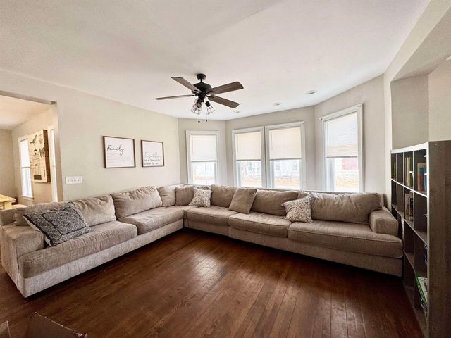 35 School Street, Rockingham, VT 05101