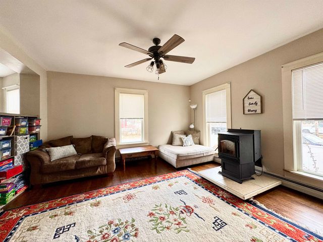 35 School Street, Rockingham, VT 05101