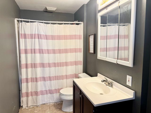 35 School Street, Rockingham, VT 05101