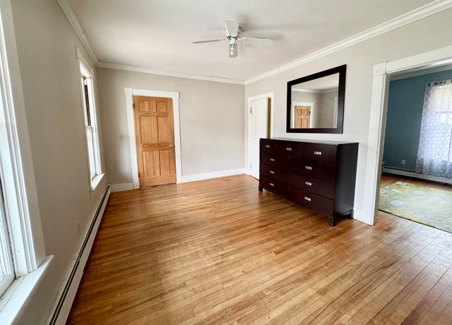 35 School Street, Rockingham, VT 05101