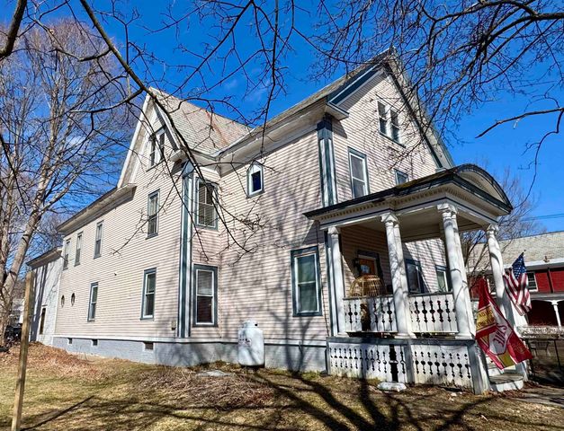 35 School Street, Rockingham, VT 05101