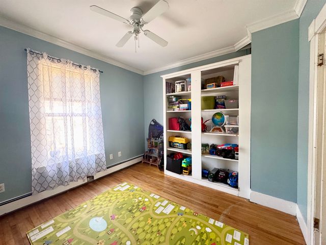 35 School Street, Rockingham, VT 05101