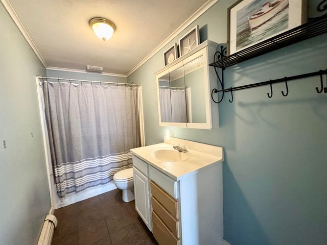 35 School Street, Rockingham, VT 05101