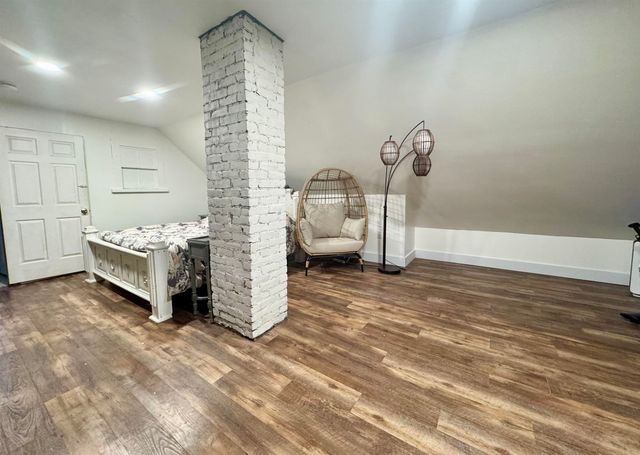 35 School Street, Rockingham, VT 05101