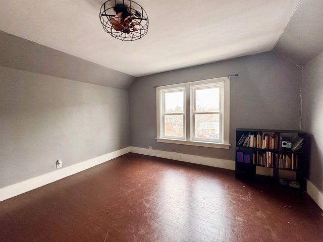 35 School Street, Rockingham, VT 05101