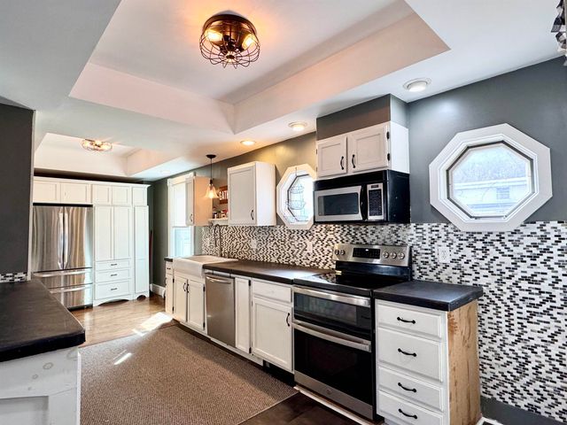 35 School Street, Rockingham, VT 05101