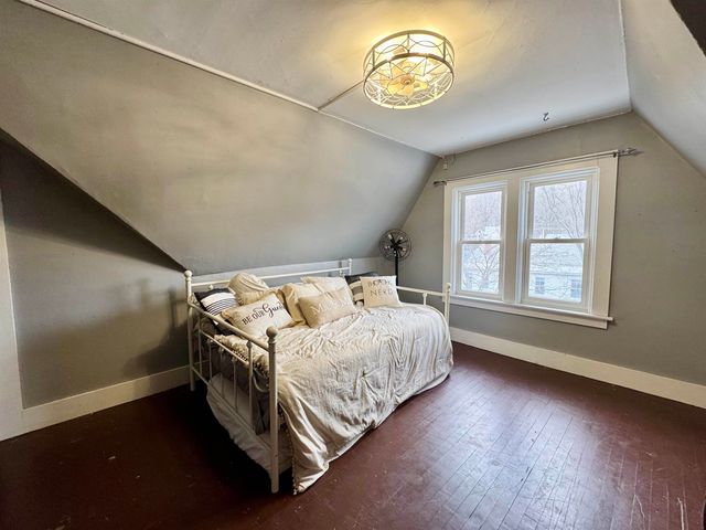 35 School Street, Rockingham, VT 05101