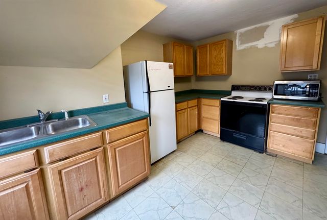 35 School Street, Rockingham, VT 05101