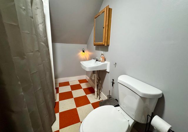 35 School Street, Rockingham, VT 05101