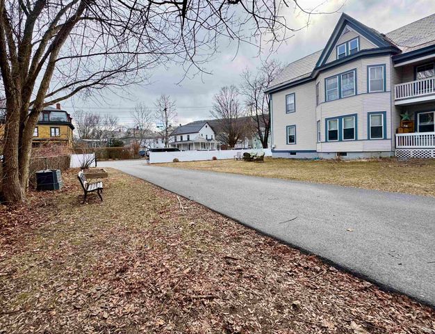 35 School Street, Rockingham, VT 05101