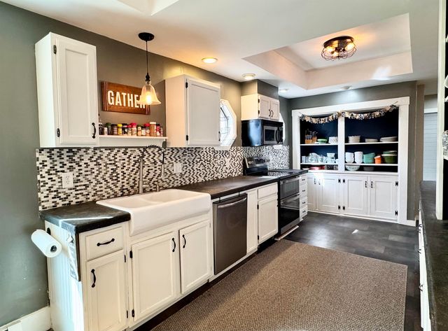 35 School Street, Rockingham, VT 05101