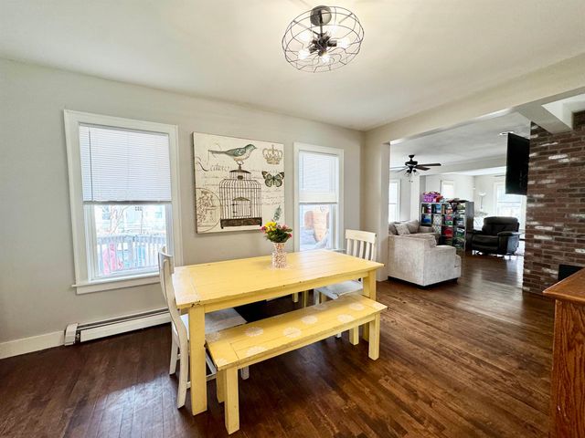 35 School Street, Rockingham, VT 05101